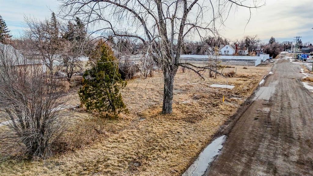 52 E 100 N, Raymond, AB