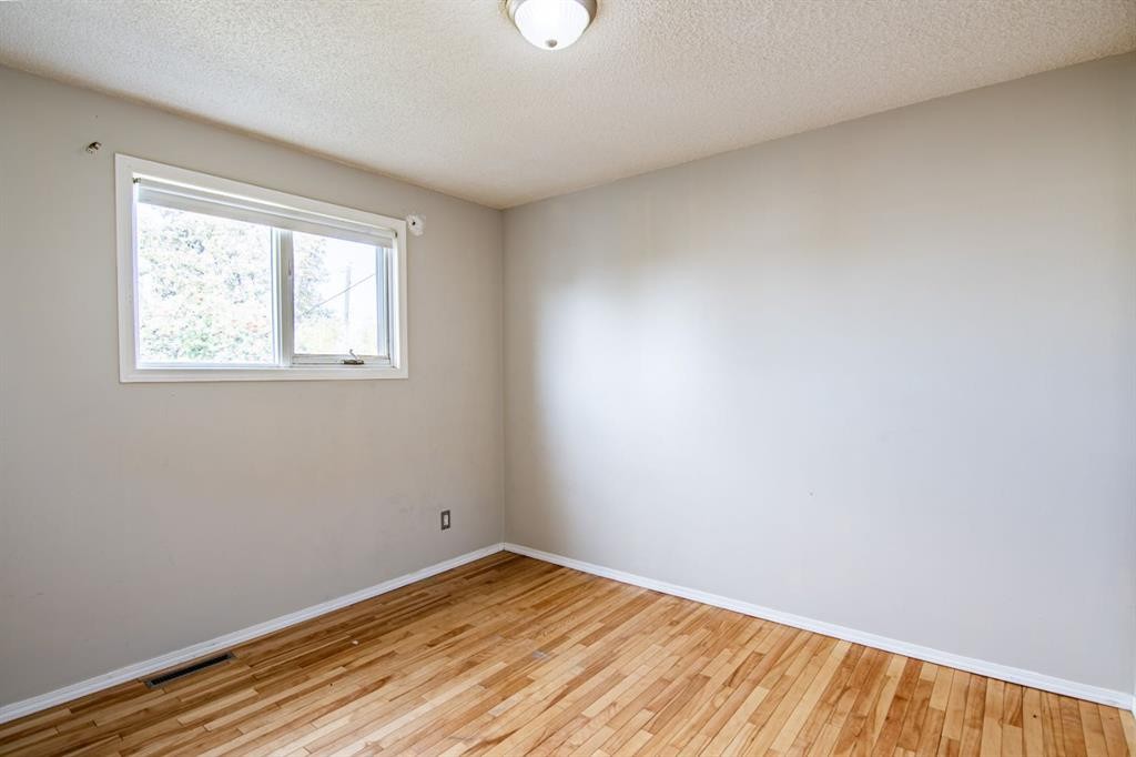 604 Terrace Park, Red Deer, AB - Indoor Photo Showing Other Room