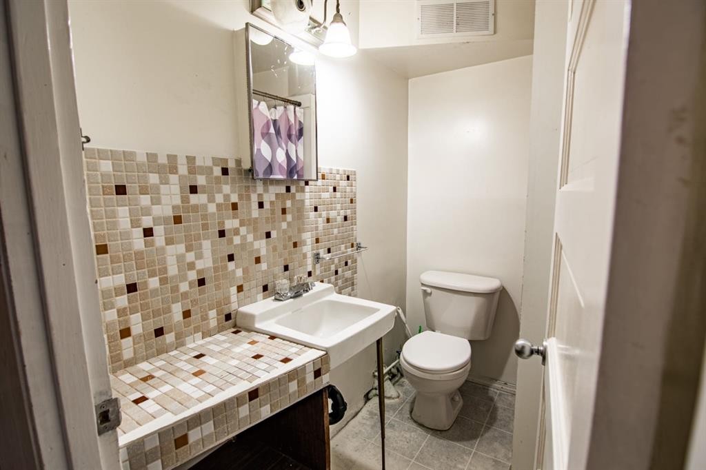 604 Terrace Park, Red Deer, AB - Indoor Photo Showing Bathroom