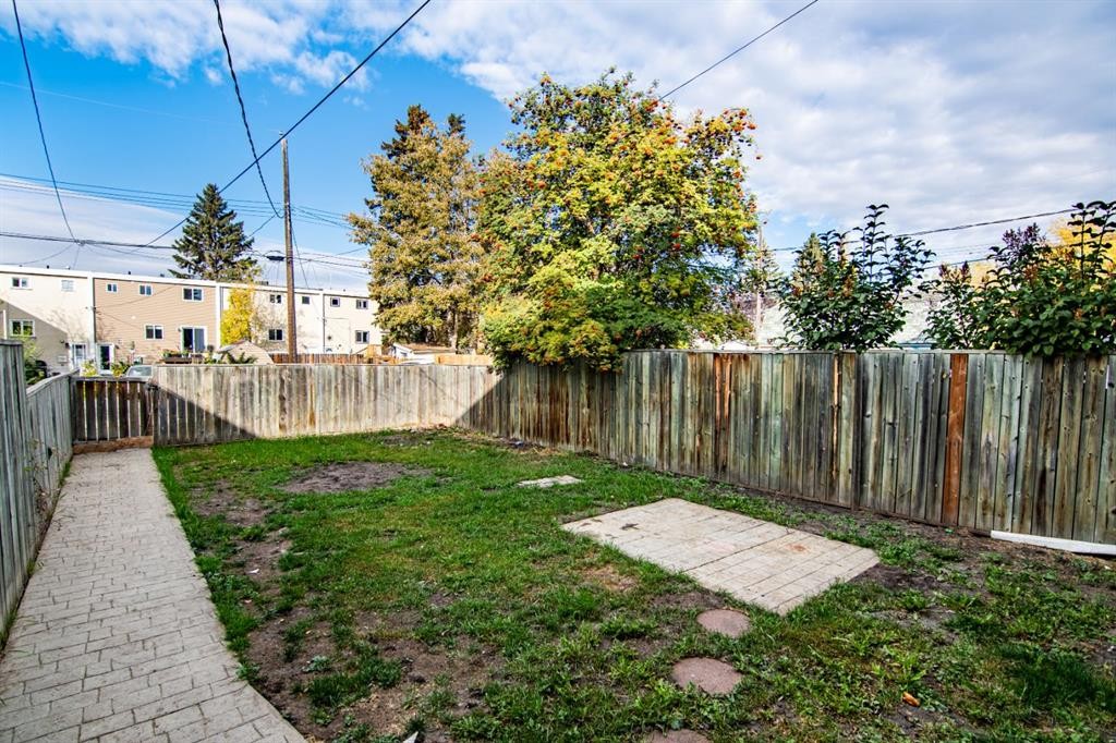 604 Terrace Park, Red Deer, AB - Outdoor With Backyard