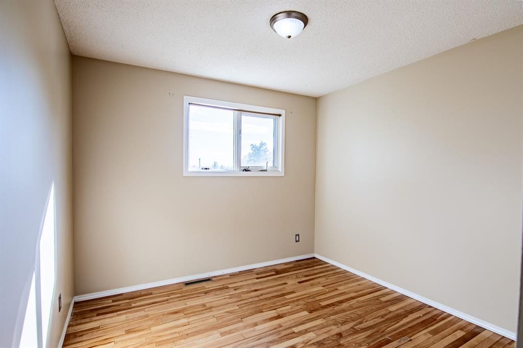 604 Terrace Park, Red Deer, AB - Indoor Photo Showing Other Room