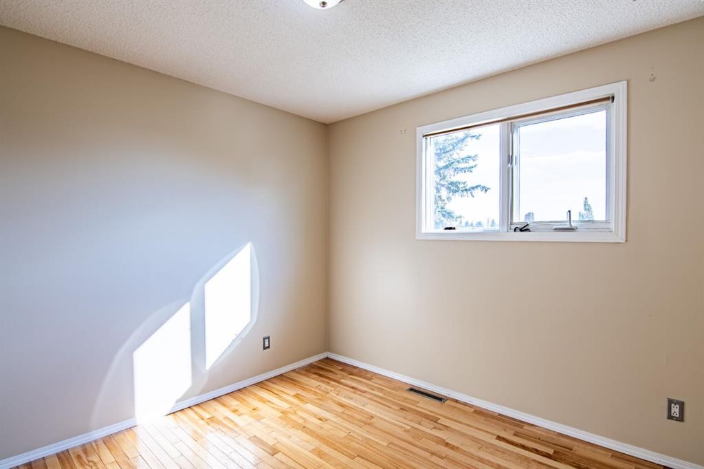 604 Terrace Park, Red Deer, AB - Indoor Photo Showing Other Room
