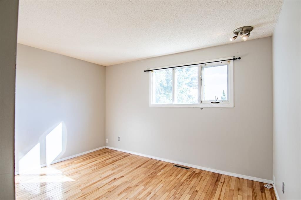 604 Terrace Park, Red Deer, AB - Indoor Photo Showing Other Room