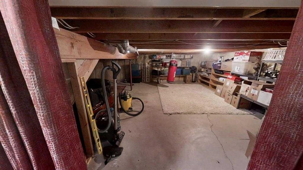 42 Ridgewood Boulevard West, Lethbridge, AB - Indoor Photo Showing Other Room