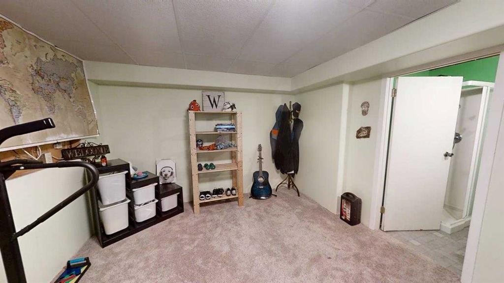 42 Ridgewood Boulevard West, Lethbridge, AB - Indoor