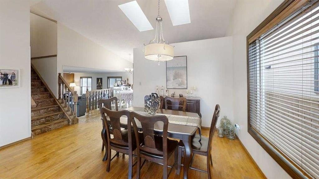 42 Ridgewood Boulevard West, Lethbridge, AB - Indoor Photo Showing Dining Room