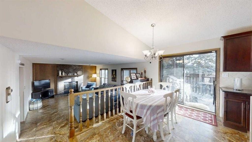 42 Ridgewood Boulevard West, Lethbridge, AB - Indoor