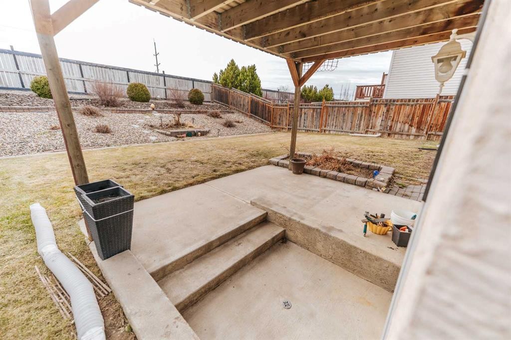 54 Kodiak Crescent North, Lethbridge, AB - Outdoor