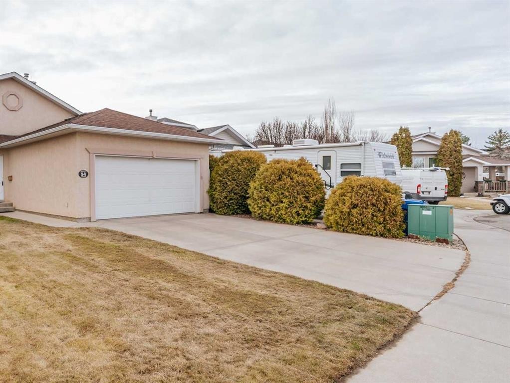 54 Kodiak Crescent North, Lethbridge, AB - Outdoor