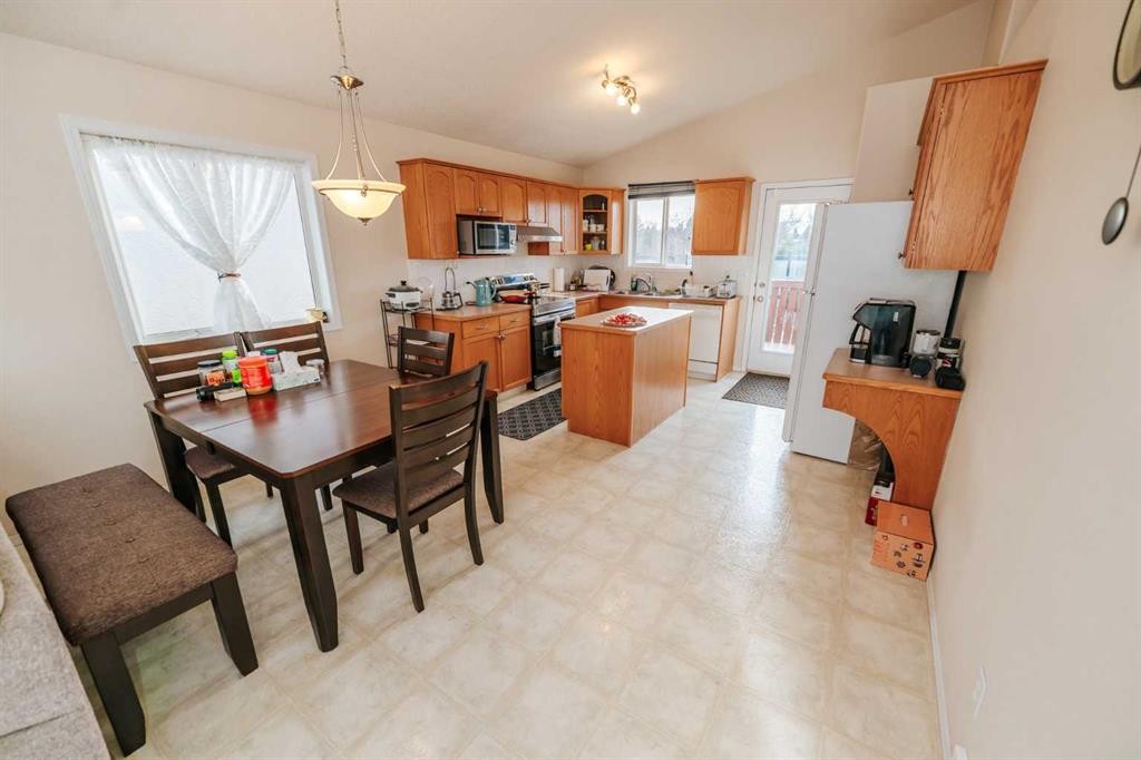 54 Kodiak Crescent North, Lethbridge, AB - Indoor