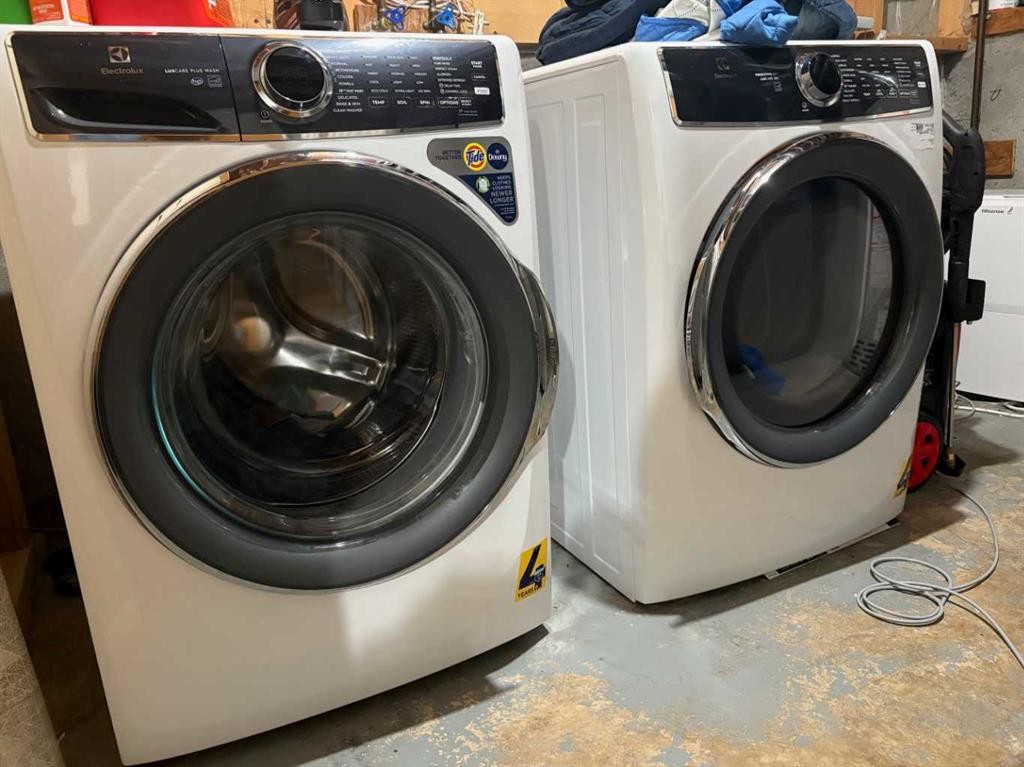 40 Cayuga Crescent West, Lethbridge, AB - Indoor Photo Showing Laundry Room