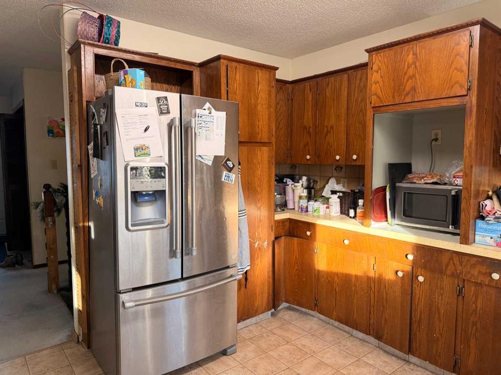 5214 38 Avenue, Taber, AB - Indoor Photo Showing Kitchen