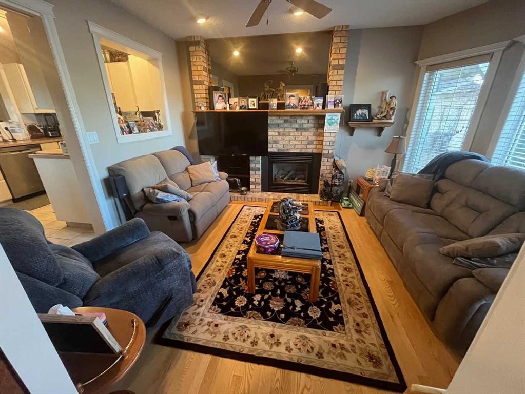 97 Ridgewood Crescent West, Lethbridge, AB - Indoor Photo Showing Living Room With Fireplace