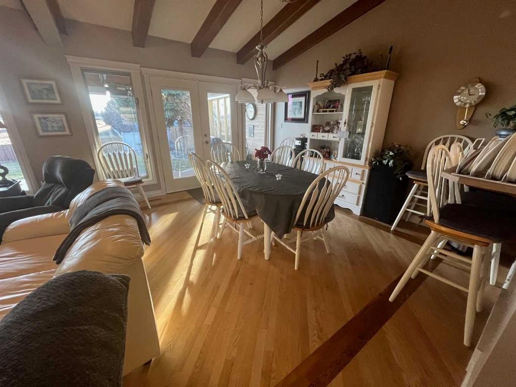 97 Ridgewood Crescent West, Lethbridge, AB - Indoor Photo Showing Dining Room
