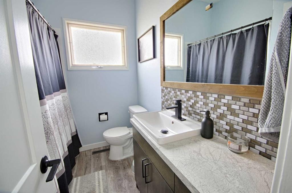 5818 53 Street, Taber, AB - Indoor Photo Showing Bathroom