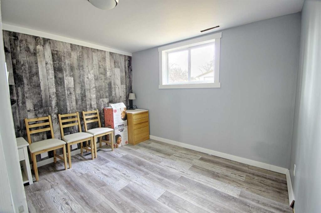 5818 53 Street, Taber, AB - Indoor