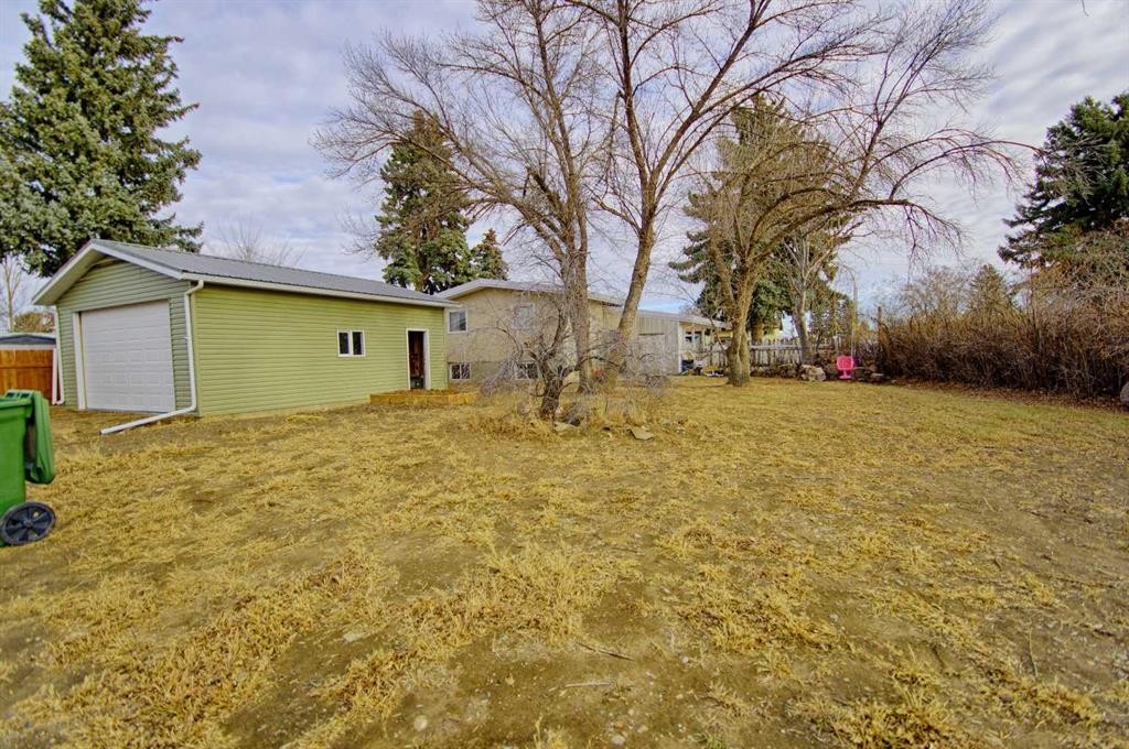 5818 53 Street, Taber, AB - Outdoor