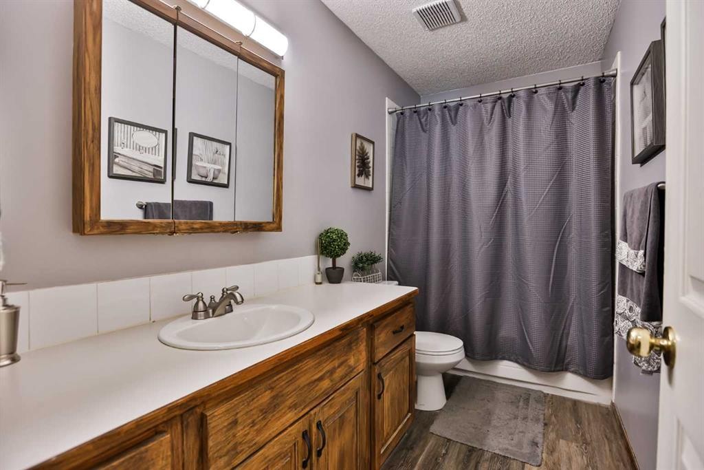 105 Aspen Way, Vulcan, AB - Indoor Photo Showing Bathroom