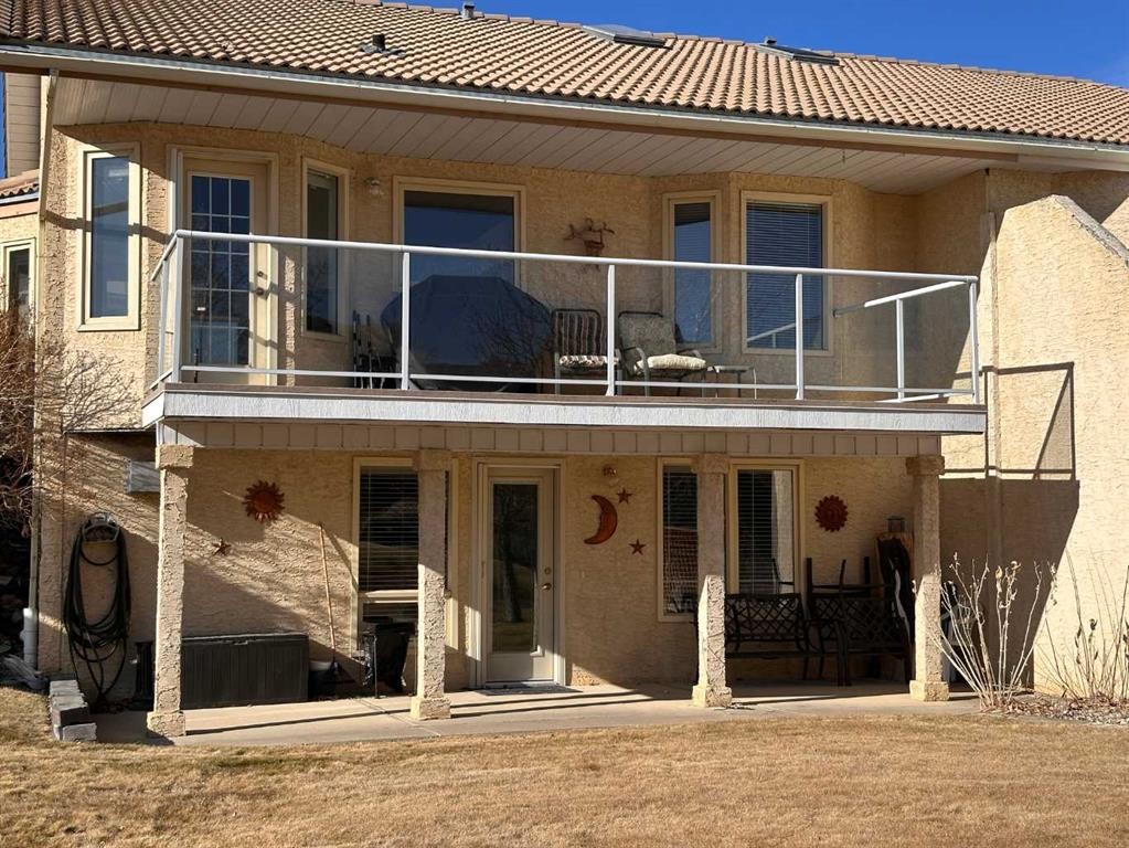 211 Canyon Boulevard West, Lethbridge, AB - Outdoor With Deck Patio Veranda