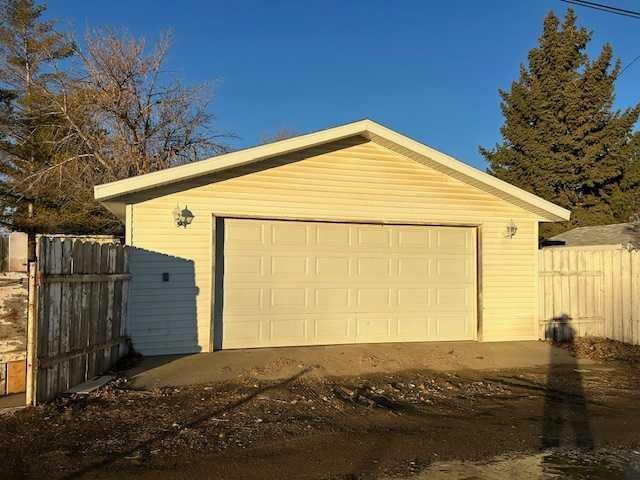 5605 57 Street, Taber, AB - Outdoor