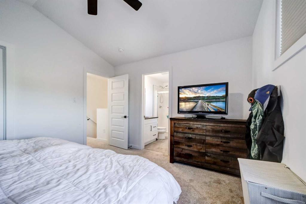 75 Blackwolf Pass North, Lethbridge, AB - Indoor Photo Showing Bedroom