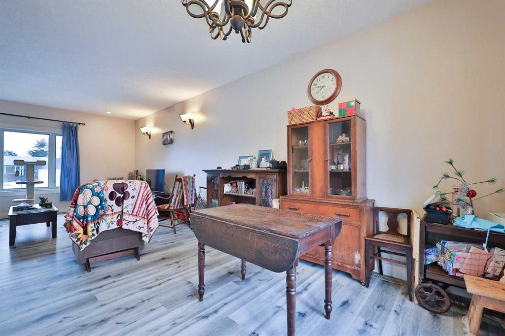 501 6 Avenue, Warner, AB - Indoor