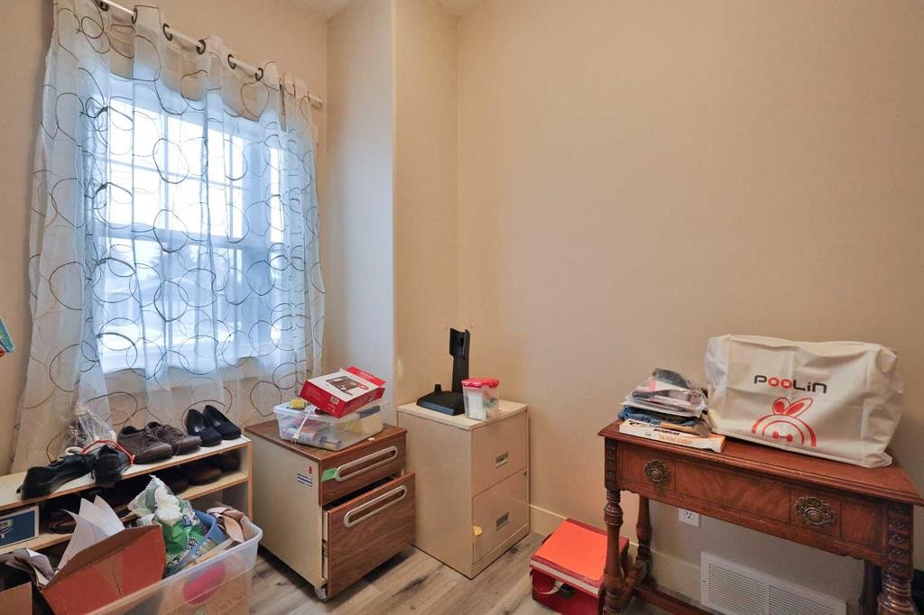 501 6 Avenue, Warner, AB - Indoor Photo Showing Other Room