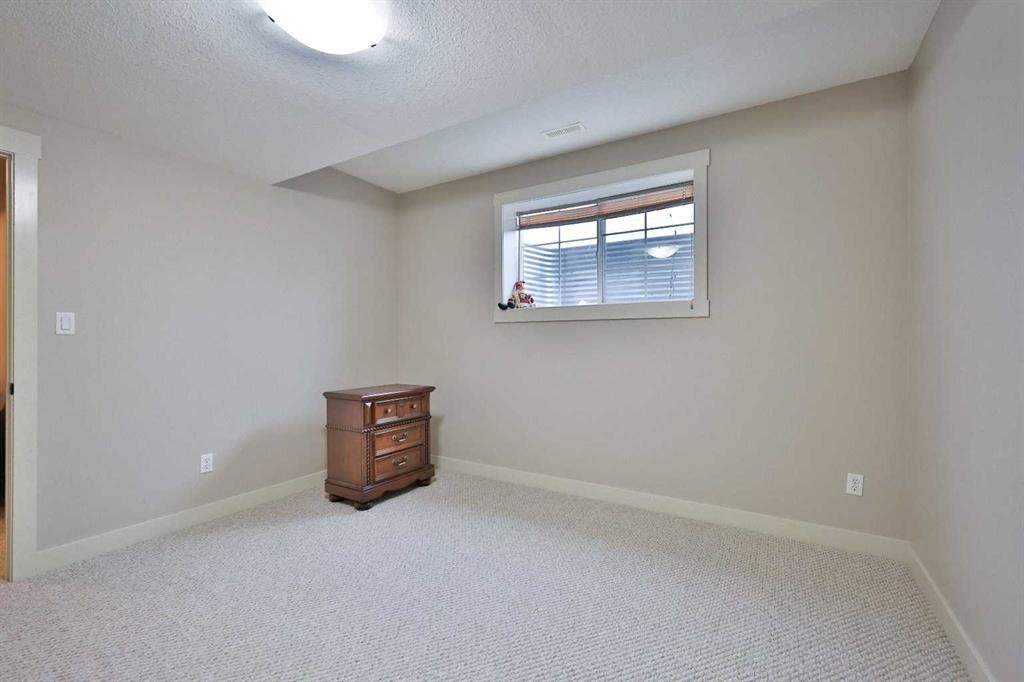 501 6 Avenue, Warner, AB - Indoor