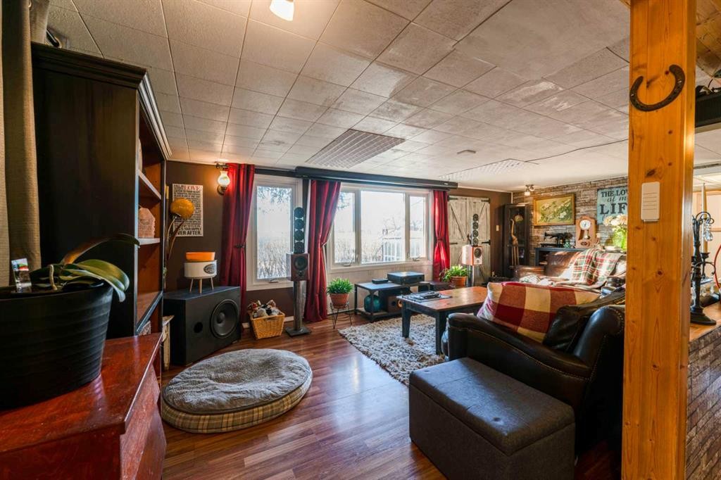 104 2Nd Street, Warner, AB - Indoor