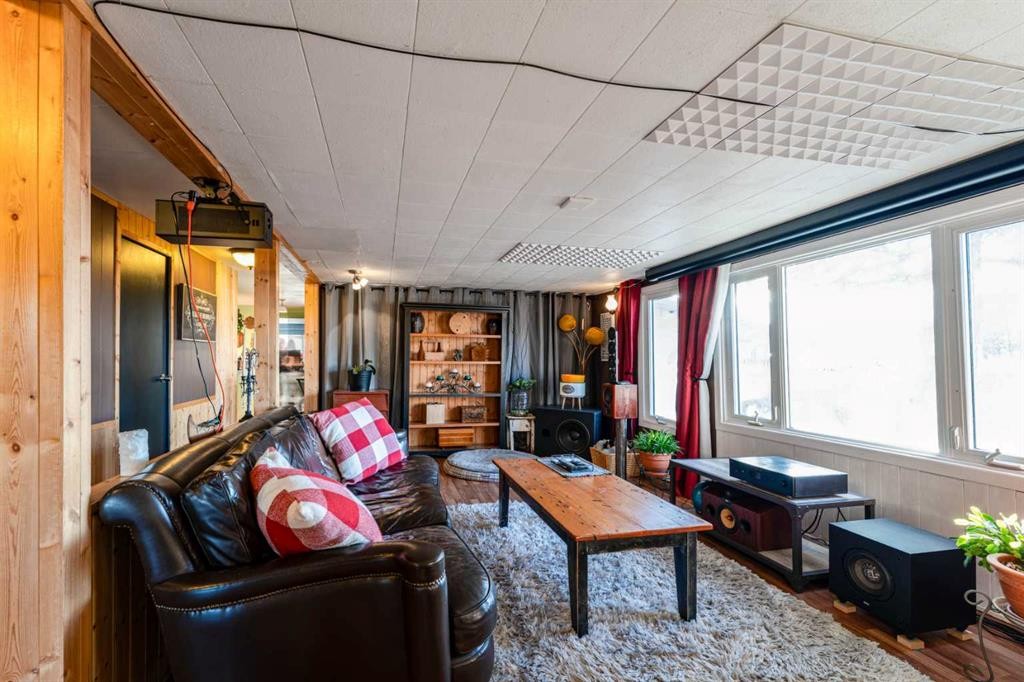 104 2Nd Street, Warner, AB - Indoor