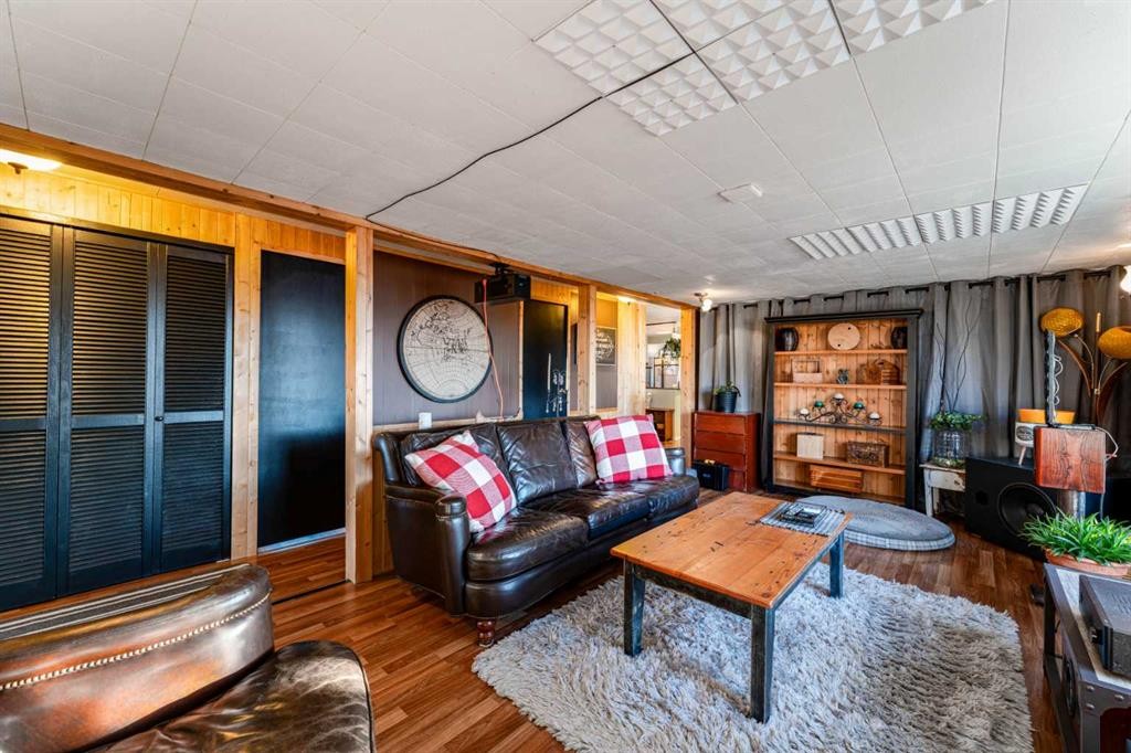 104 2Nd Street, Warner, AB - Indoor Photo Showing Living Room