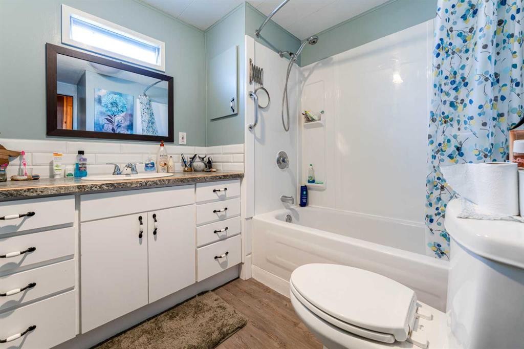 104 2Nd Street, Warner, AB - Indoor Photo Showing Bathroom