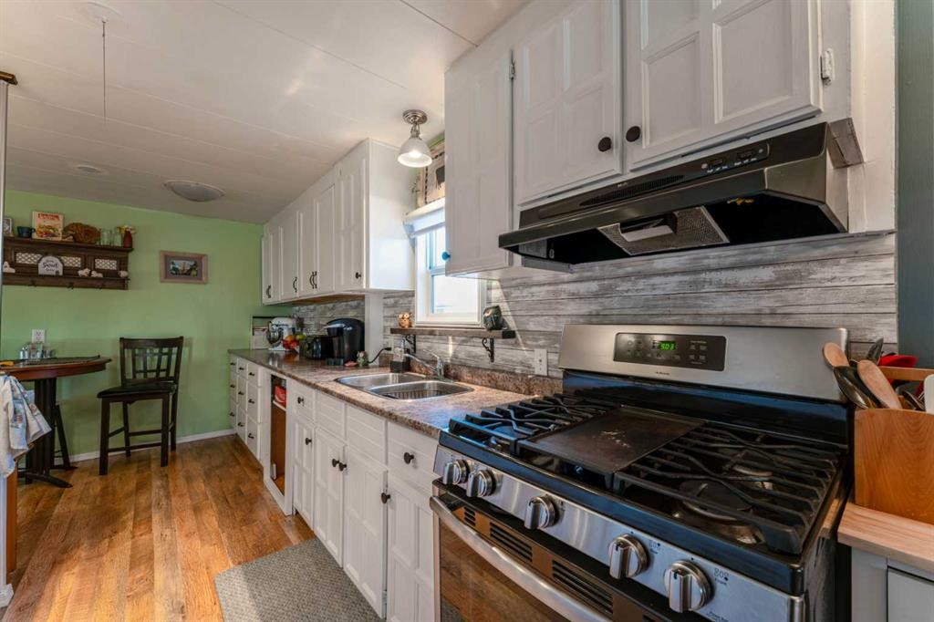 104 2Nd Street, Warner, AB - Indoor Photo Showing Kitchen With Double Sink