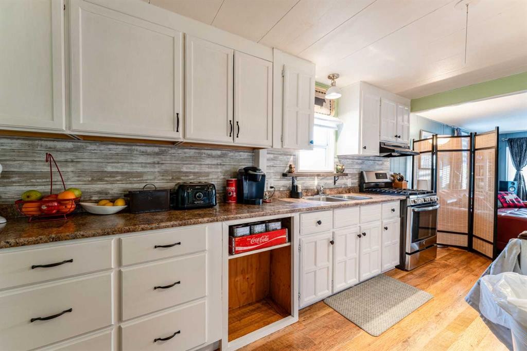 104 2Nd Street, Warner, AB - Indoor Photo Showing Kitchen With Double Sink