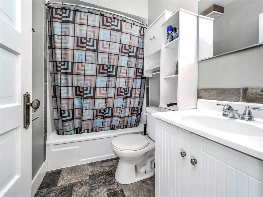 1708 21 Avenue, Coaldale, AB - Indoor Photo Showing Bathroom