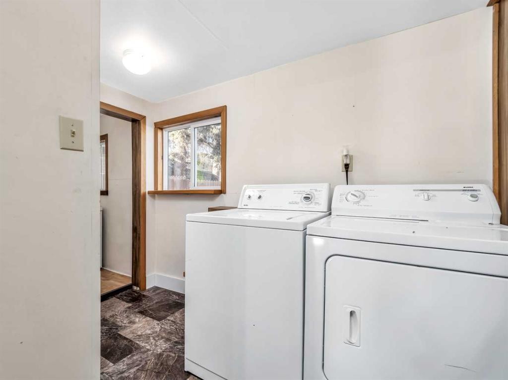 1708 21 Avenue, Coaldale, AB - Indoor Photo Showing Laundry Room