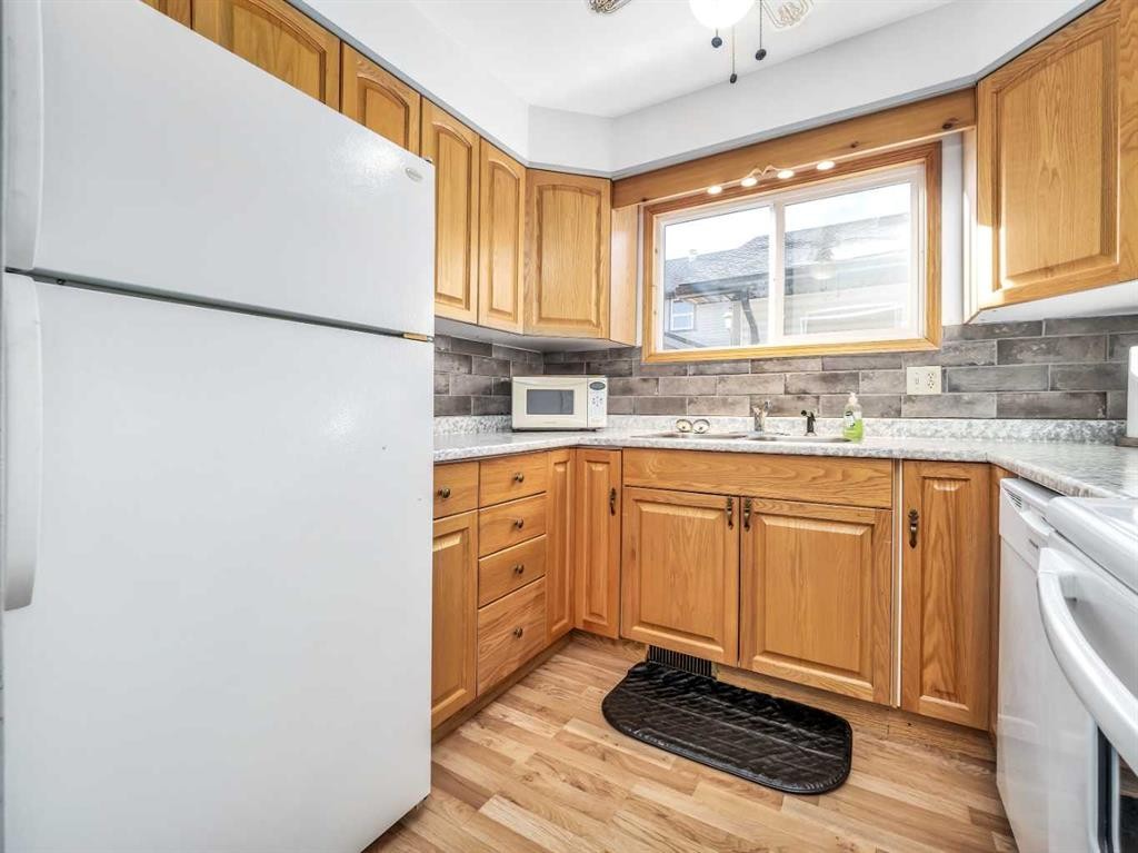 1708 21 Avenue, Coaldale, AB - Indoor Photo Showing Kitchen