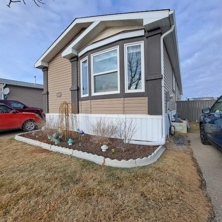 212 Engineer Avenue, Coaldale, AB