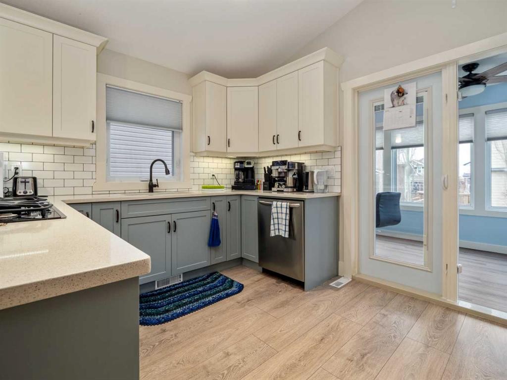 453 Westgate Crescent, Coaldale, AB - Indoor Photo Showing Kitchen