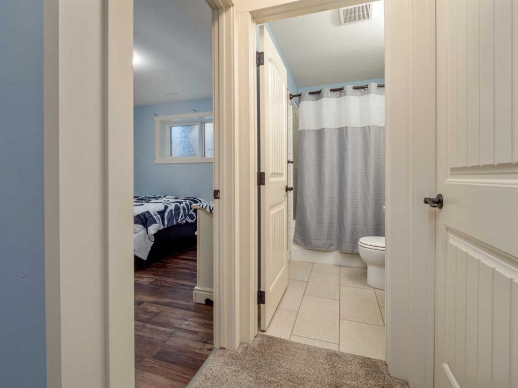 453 Westgate Crescent, Coaldale, AB - Indoor Photo Showing Bathroom