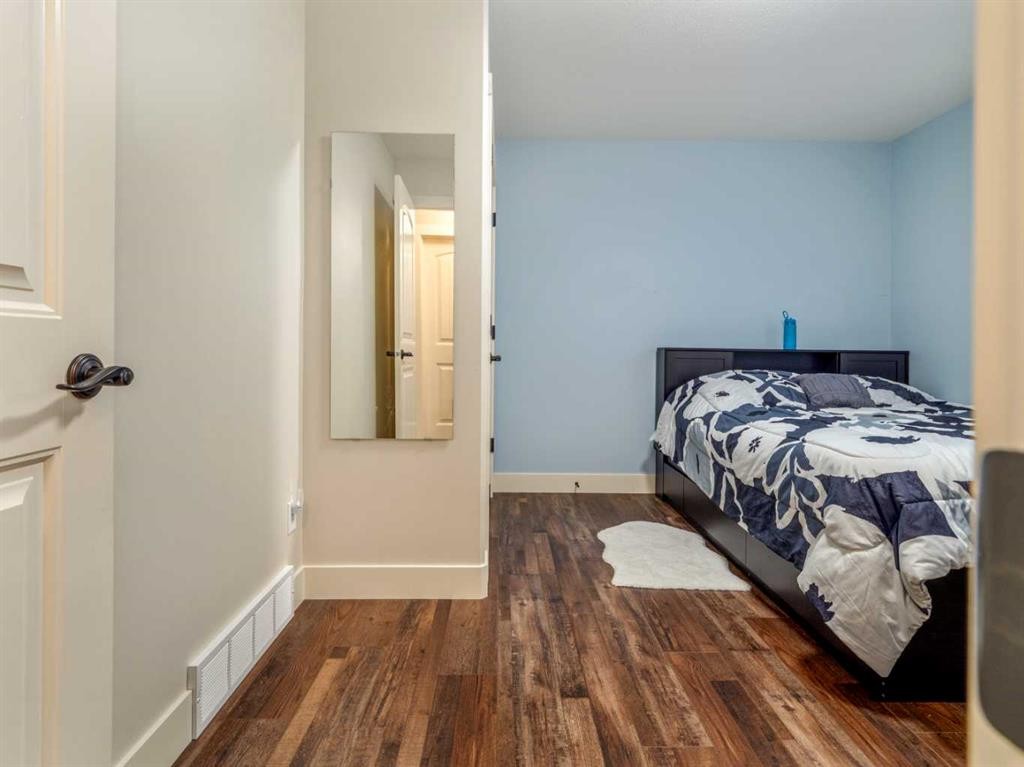 453 Westgate Crescent, Coaldale, AB - Indoor Photo Showing Bedroom