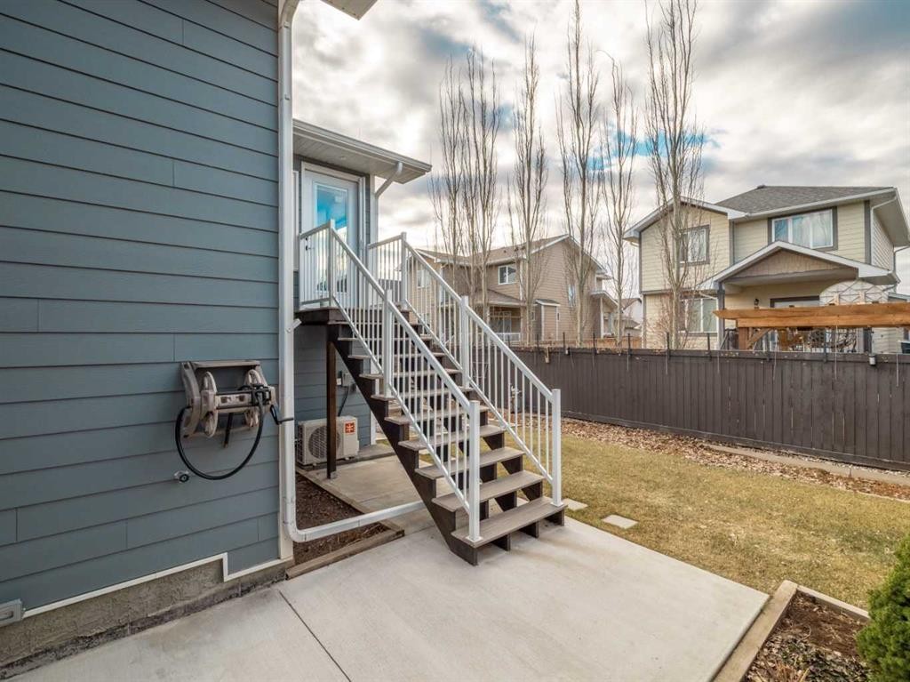 453 Westgate Crescent, Coaldale, AB - Outdoor With Exterior