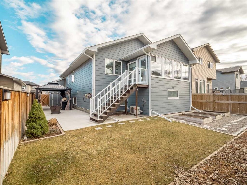 453 Westgate Crescent, Coaldale, AB - Outdoor With Exterior
