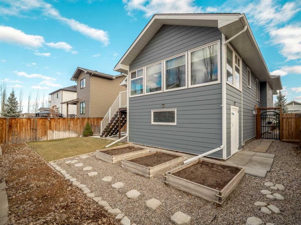 453 Westgate Crescent, Coaldale, AB - Outdoor