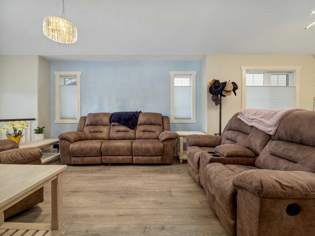 453 Westgate Crescent, Coaldale, AB - Indoor Photo Showing Living Room