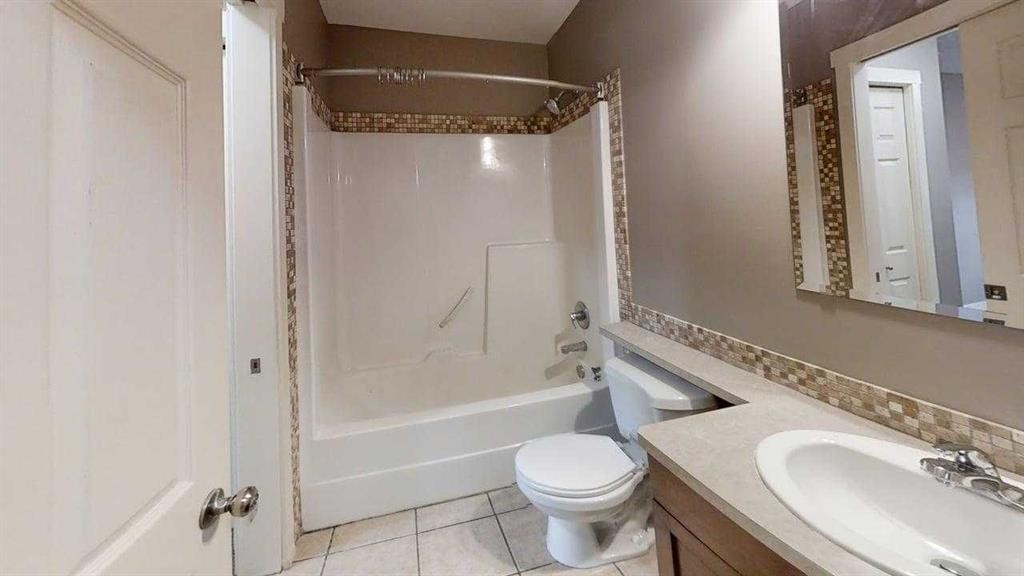 633 48 Avenue, Coalhurst, AB - Indoor Photo Showing Bathroom