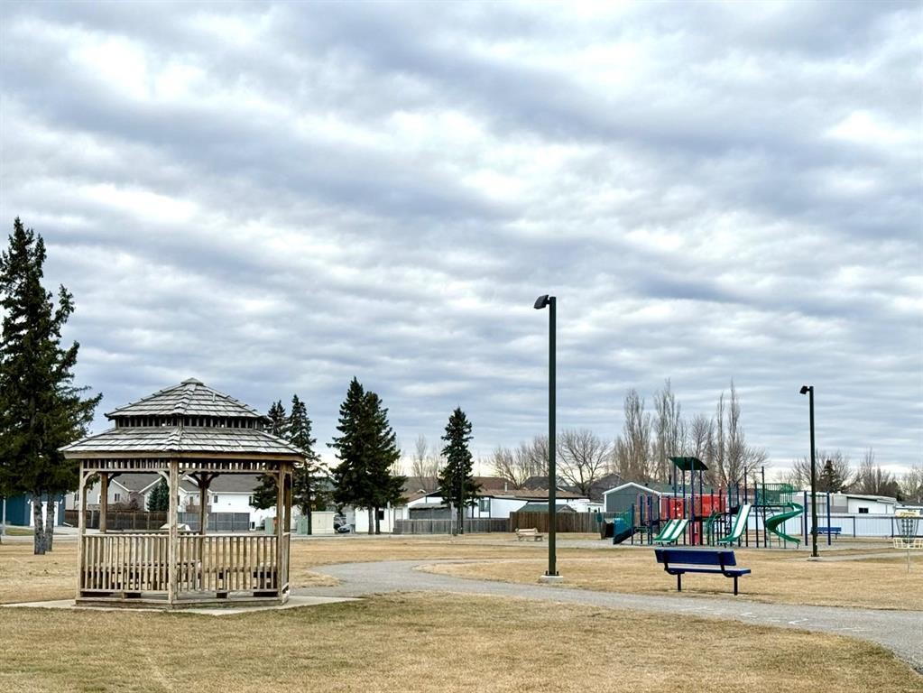 633 48 Avenue, Coalhurst, AB - Outdoor With View