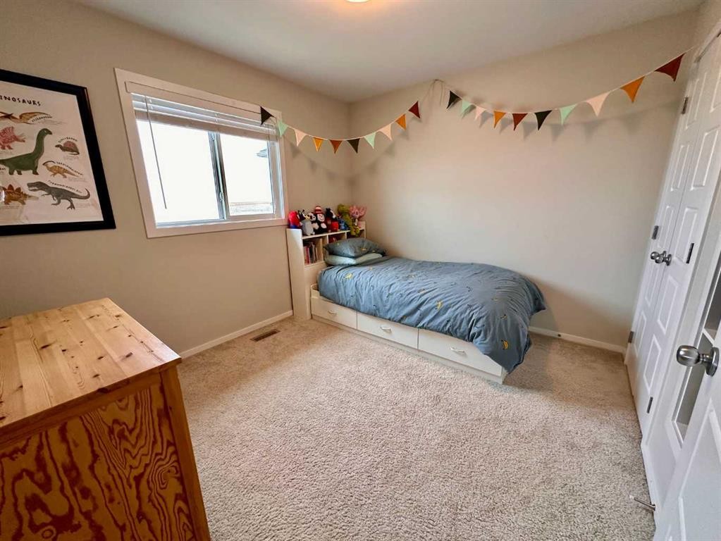 802 Miners Boulevard West, Lethbridge, AB - Indoor Photo Showing Bedroom