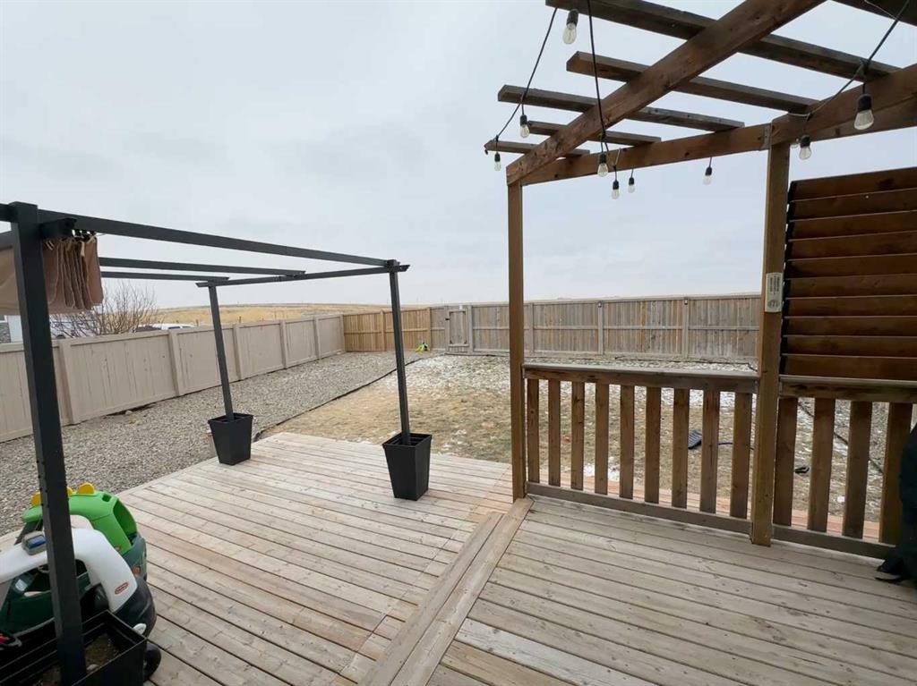 802 Miners Boulevard West, Lethbridge, AB - Outdoor With Exterior