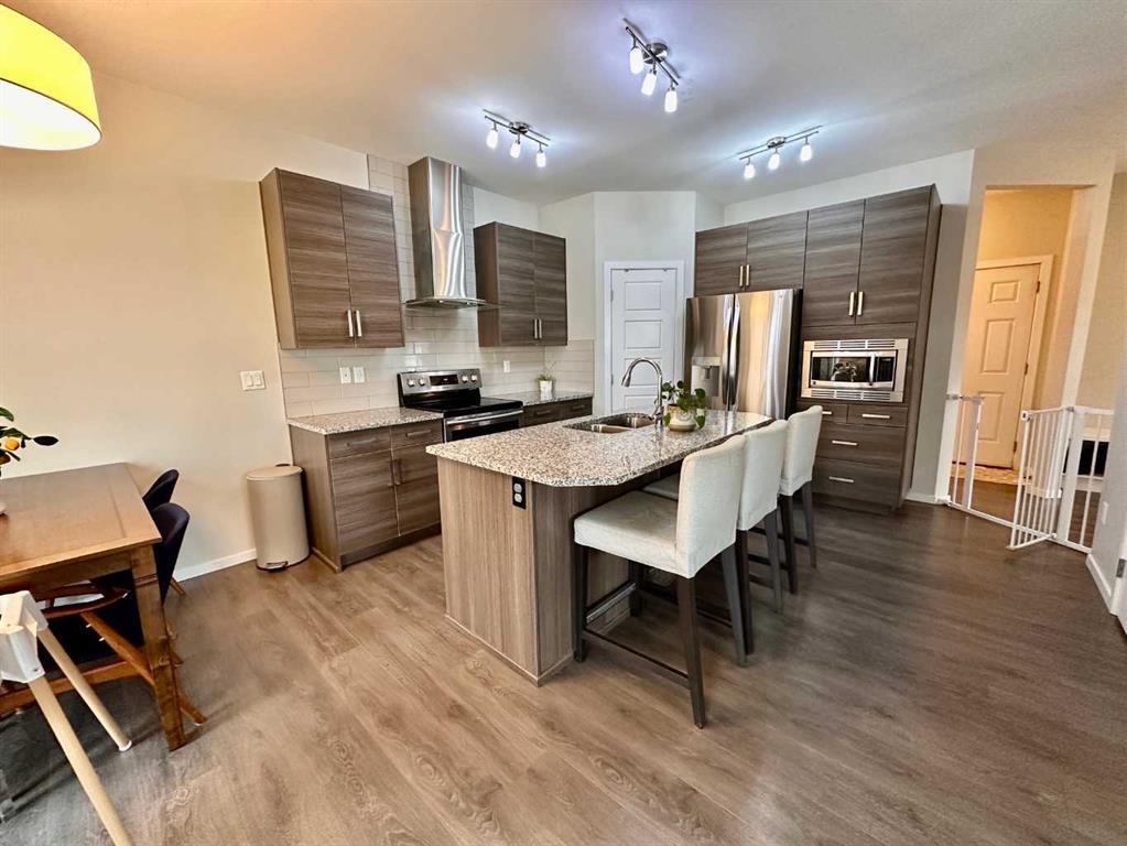 802 Miners Boulevard West, Lethbridge, AB - Indoor Photo Showing Kitchen With Double Sink With Upgraded Kitchen